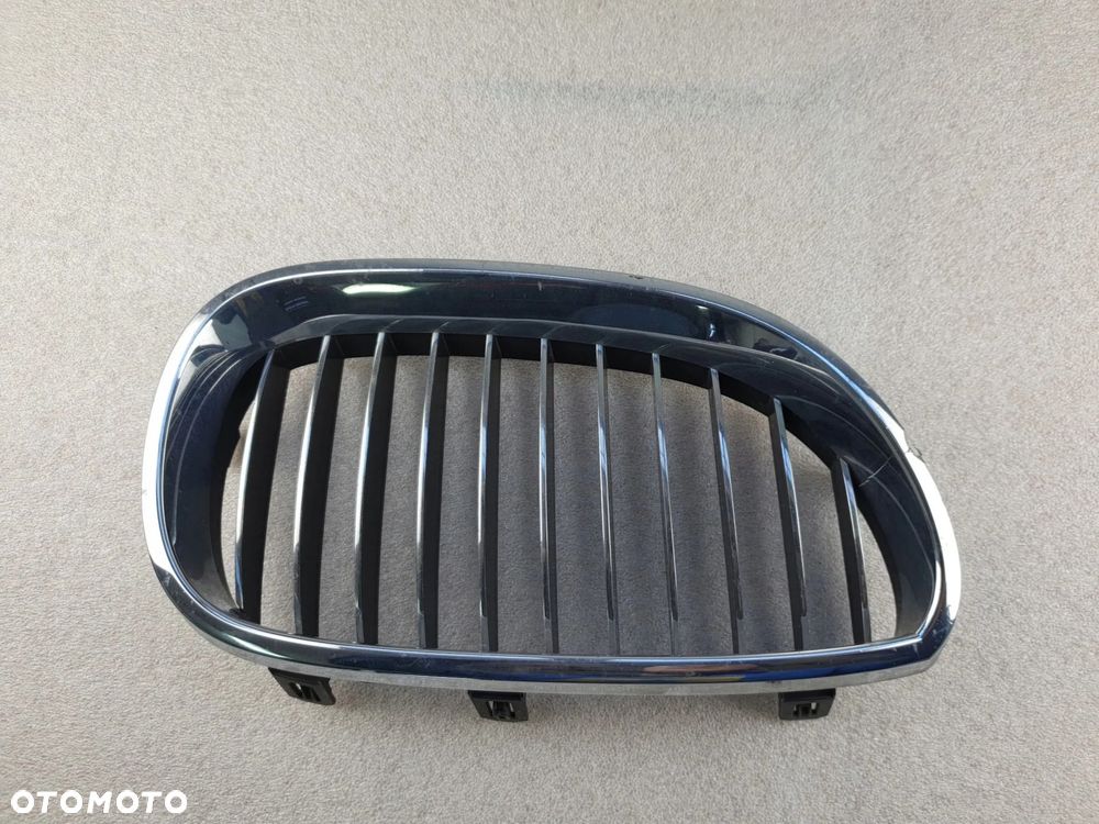BMW E60 GRILL ATRAPA NERKA PRAWA M-PAKIET - 2