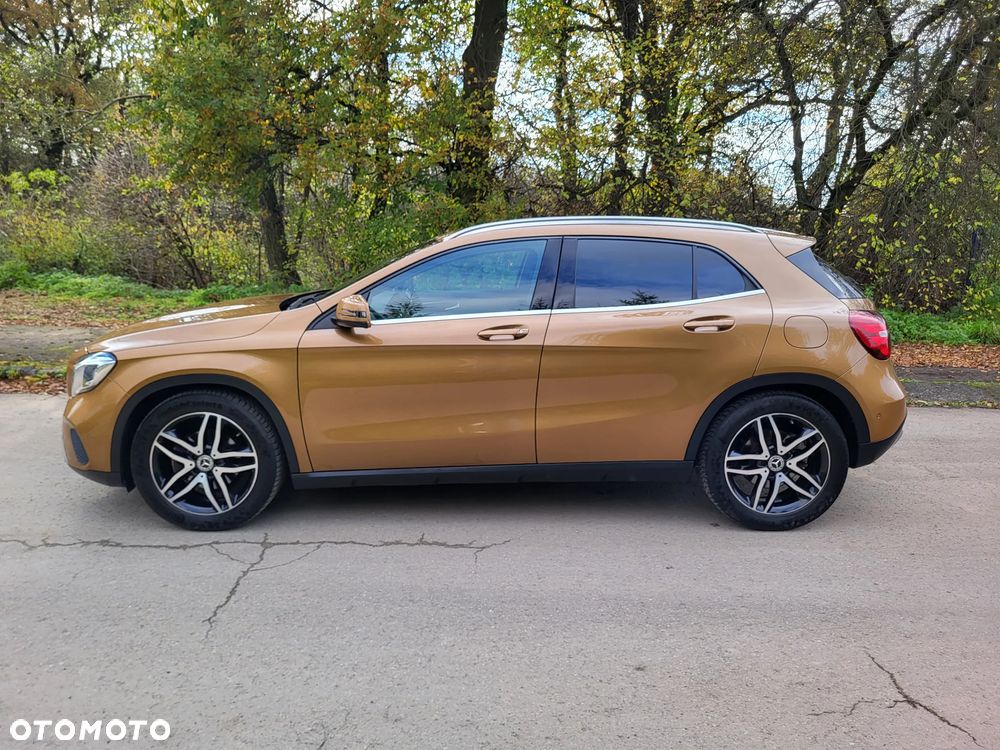 Mercedes-Benz GLA 180 Urban - 2