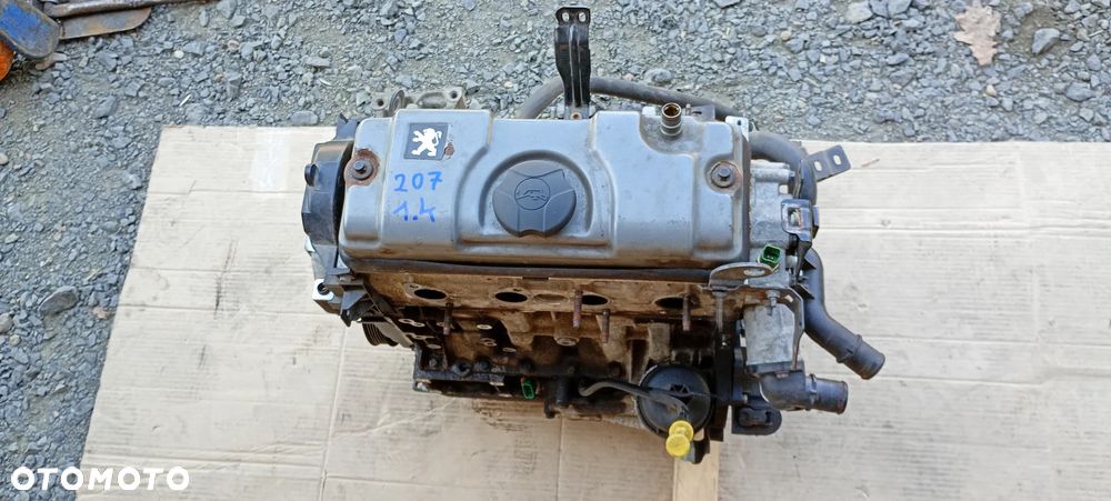 Silnik blok silnika słupek Peugeot 207 1.4 8V KFV - 1