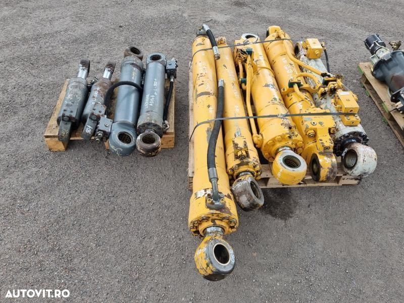 Cilindru hidraulic excavator liebherr a 914 second hand - 1