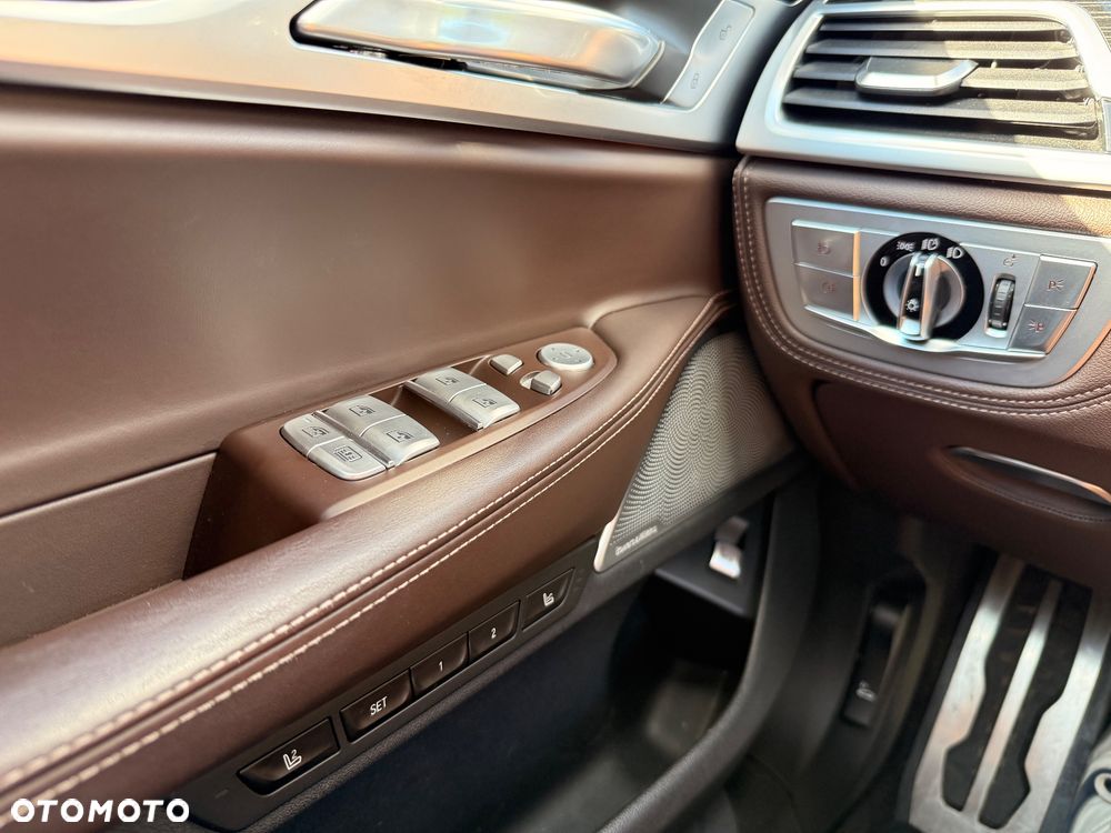 BMW Seria 7 750Li - 37
