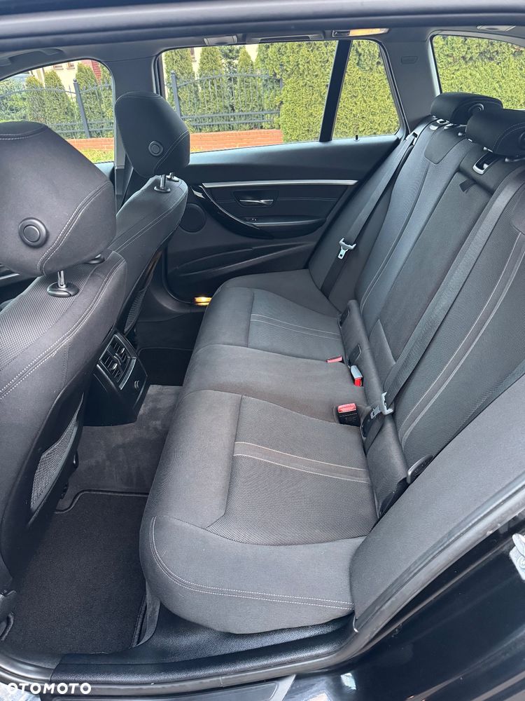 BMW Seria 3 320d Sport Line - 23