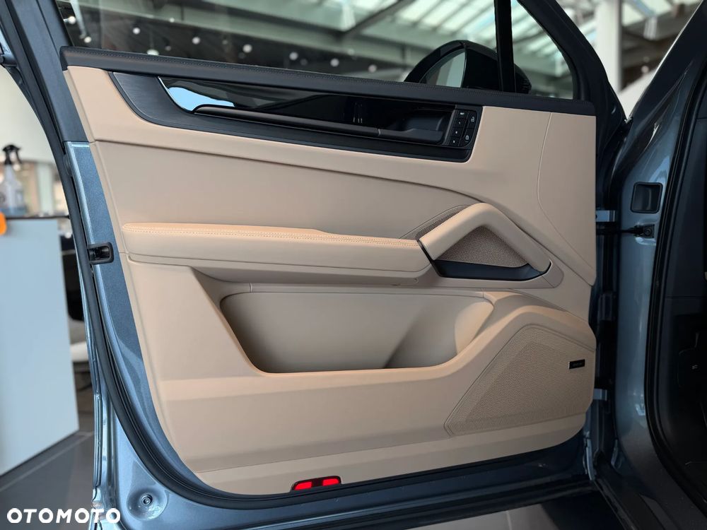 Porsche Cayenne E-Hybrid PHEV Black Edition - 15