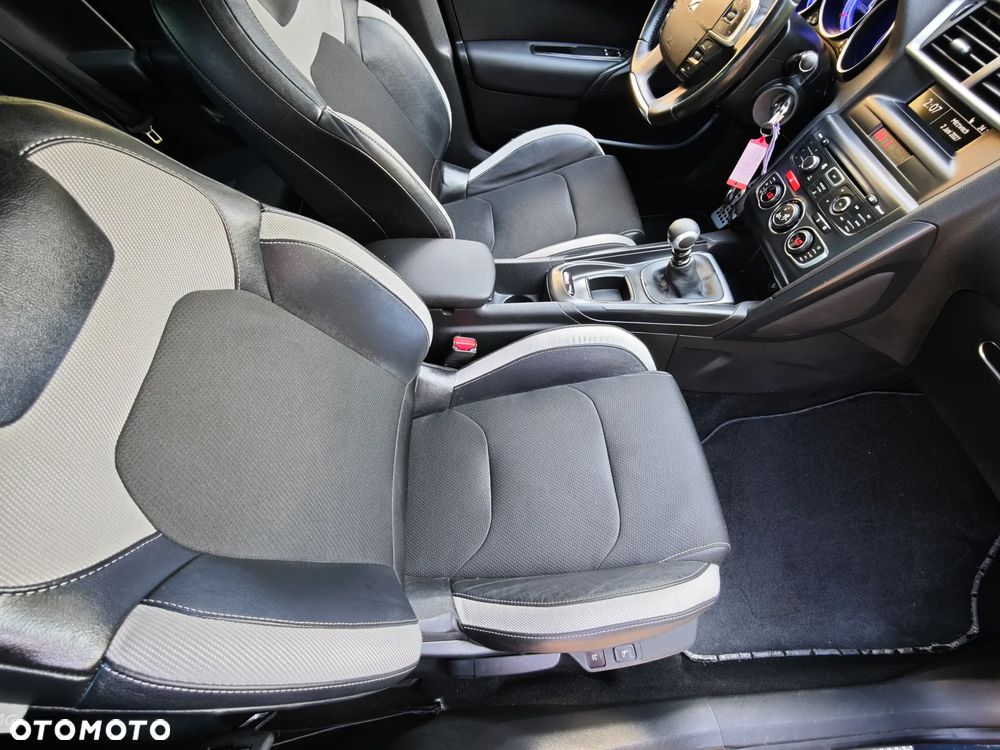 Citroën DS4 e-HDi 110 SoChic - 33