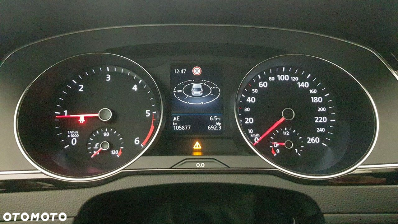 Volkswagen Passat - 25