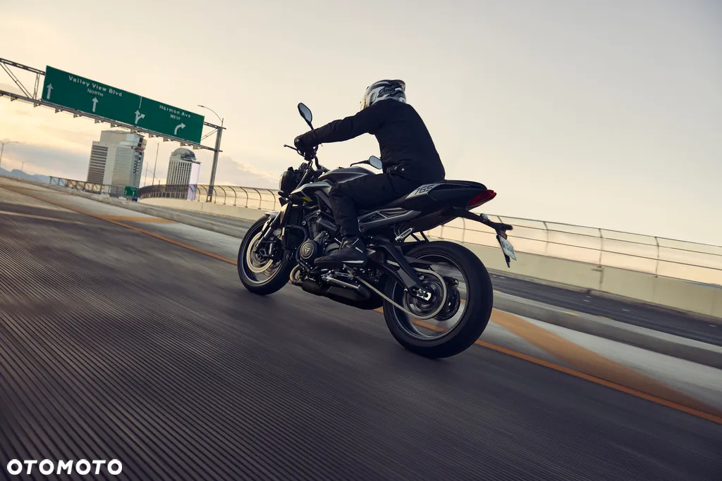 Triumph Street Triple - 7