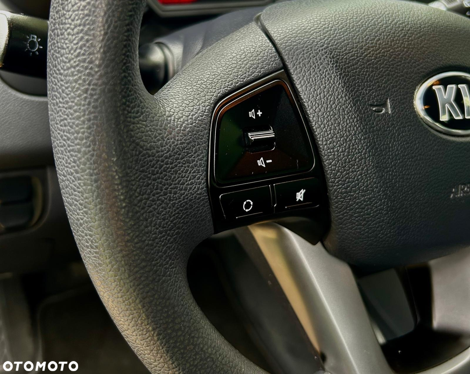 Kia Rio - 13