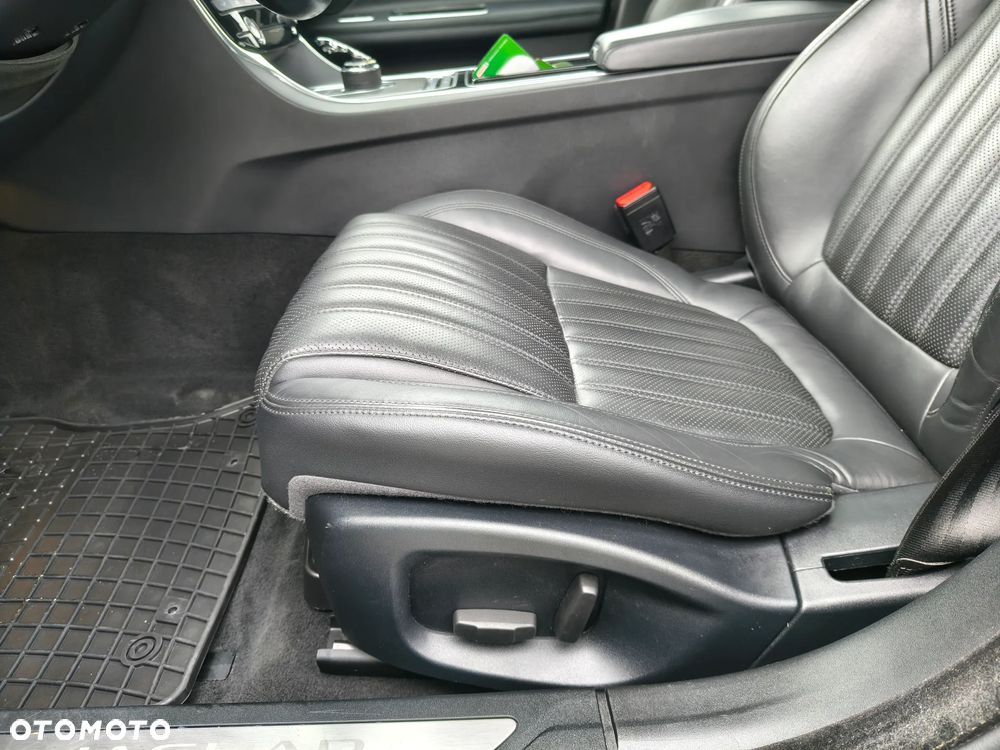 Jaguar XF 25d AWD Portfolio - 15