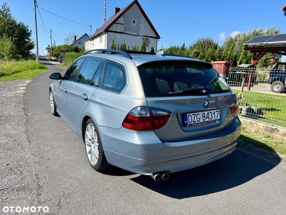 BMW Seria 3 325i Touring - 8