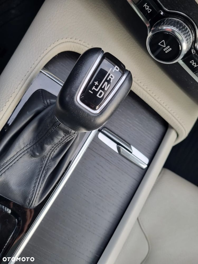Volvo XC 90 T5 AWD Geartronic Momentum Pro - 18