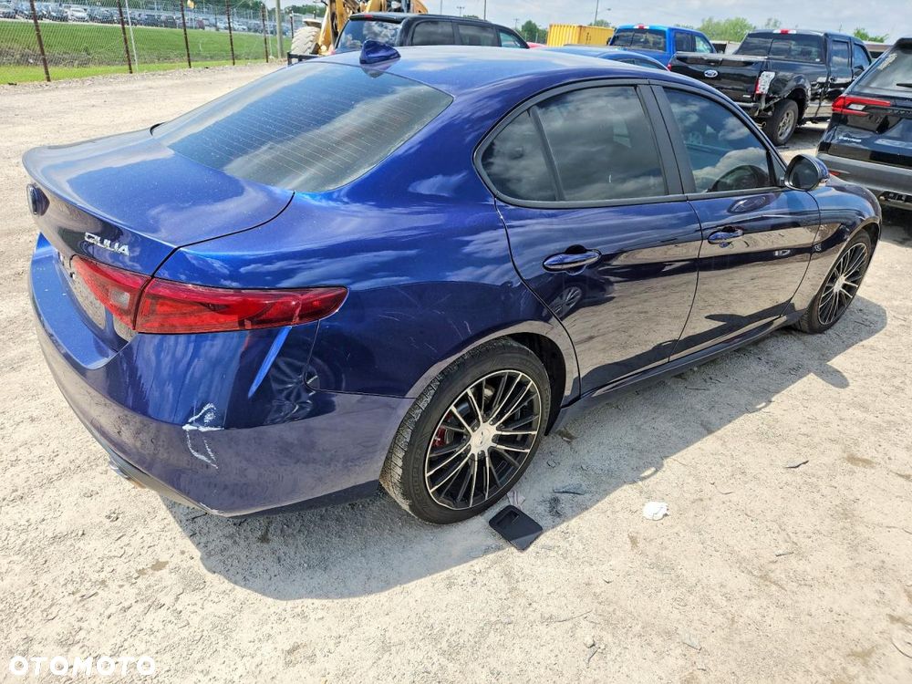Alfa Romeo Giulia 2.0 Turbo 16V AT8-Q4 Ti - 4