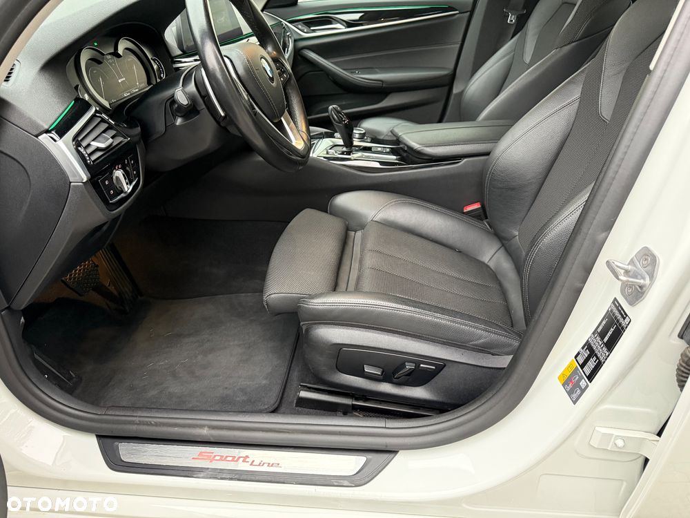 BMW Seria 5 530e iPerformance xDrive Sport Line sport - 22