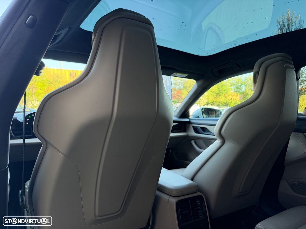 Porsche Taycan Turbo - 15