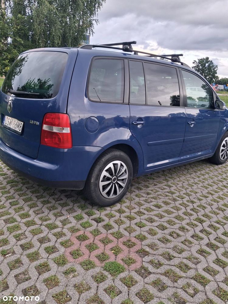 Volkswagen Touran 1.6 FSI Basis - 4
