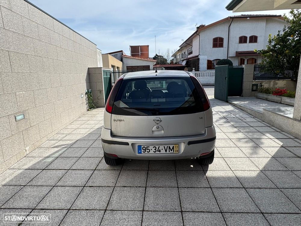 Opel Corsa 1.2 16V Confort - 2