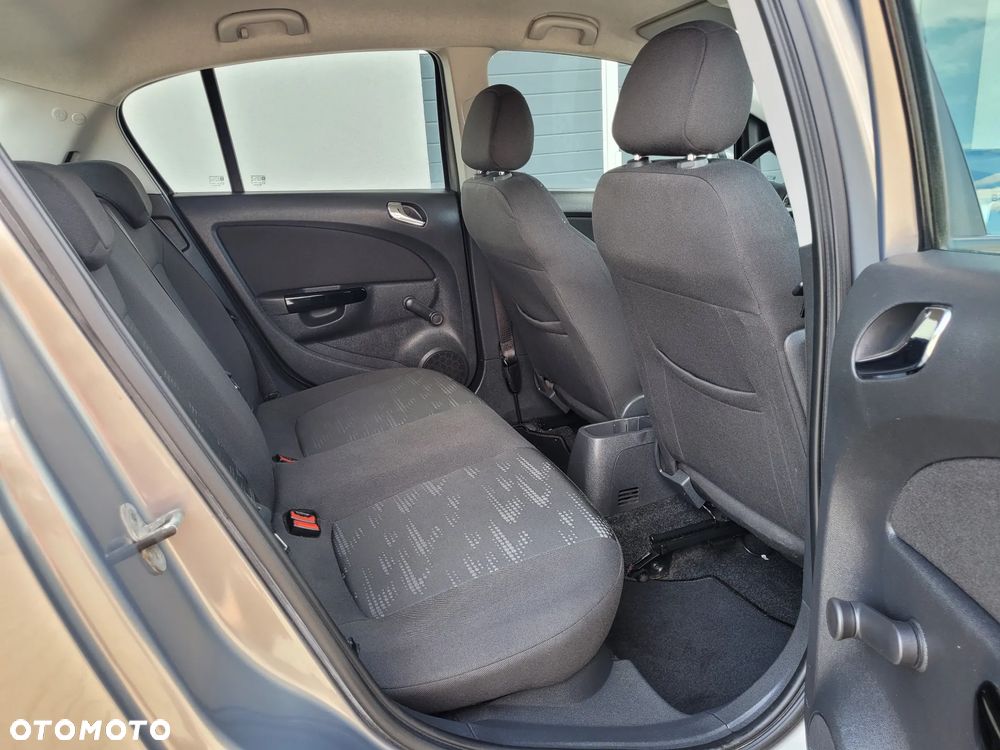 Opel Corsa 1.2 16V Cosmo - 19