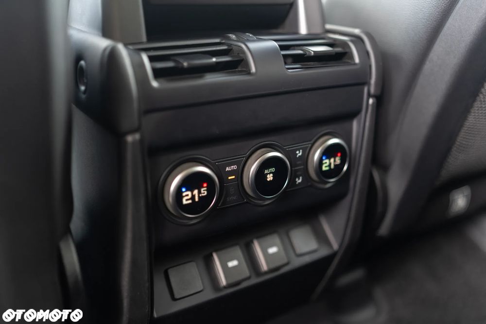 Land Rover Defender 3.0 D200 mHEV X-Dynamic HSE - 9