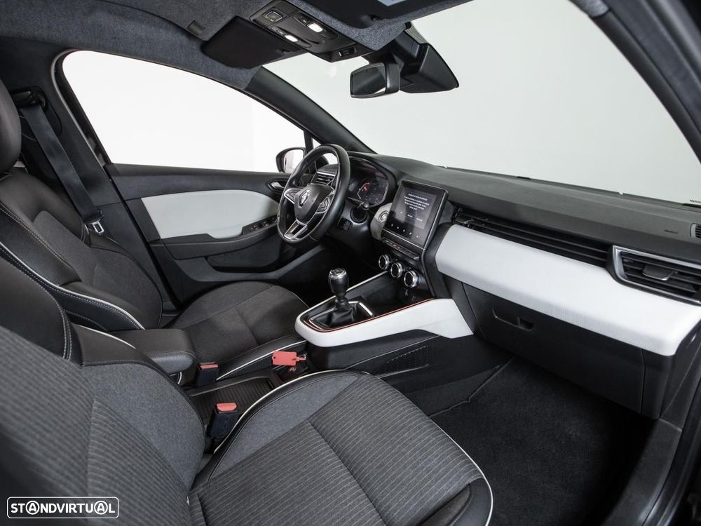Renault Clio - 11