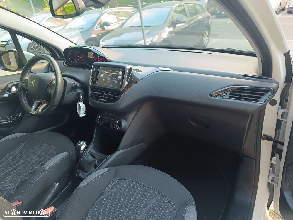 Peugeot 208 1.2 VTi SE Style - 16