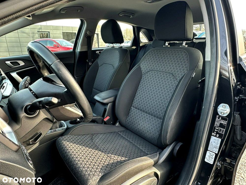 Kia Ceed - 12