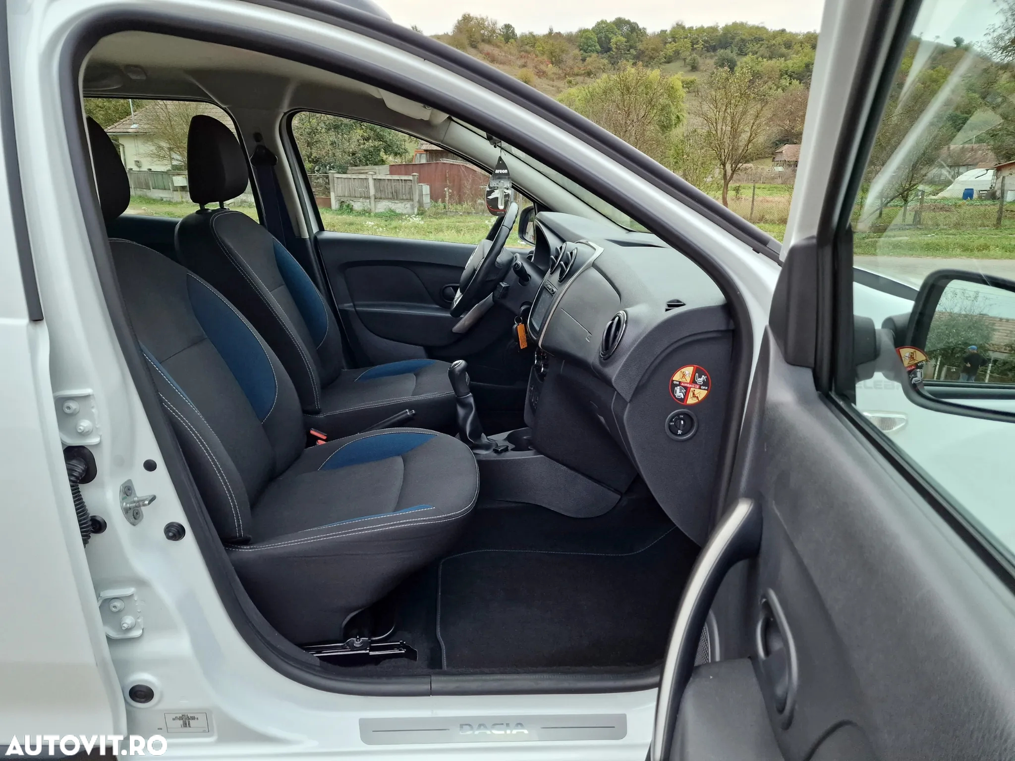 Dacia Logan MCV TCe 90 Celebration - 24