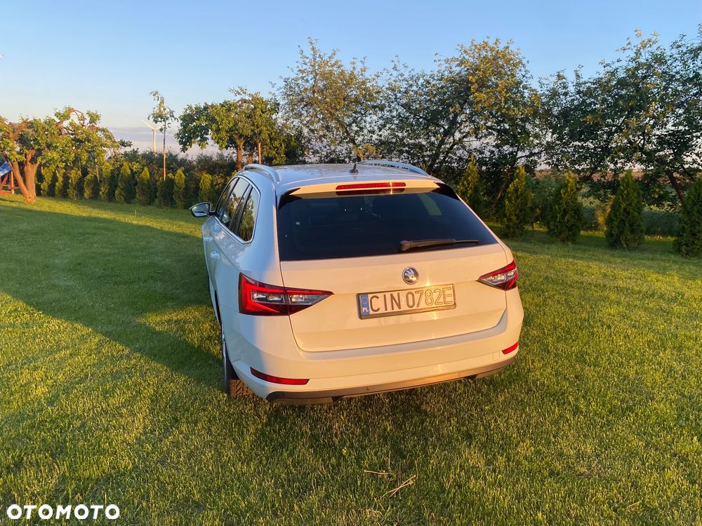 Skoda Superb 2.0 TDI Style - 9