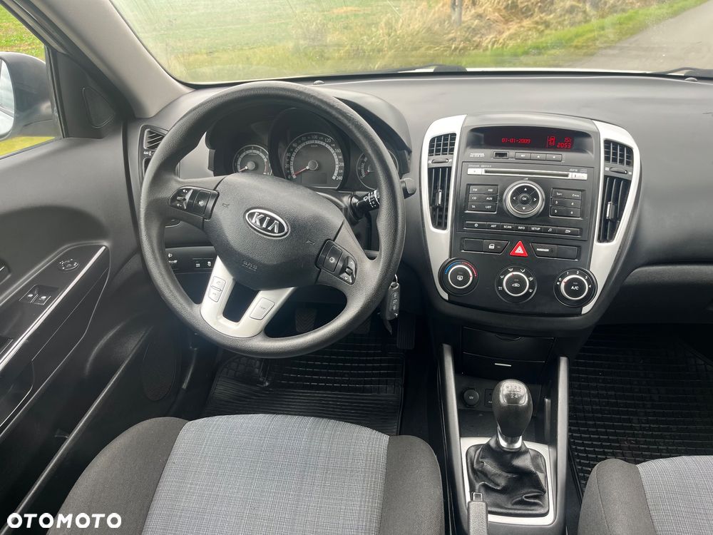 Kia Ceed - 31