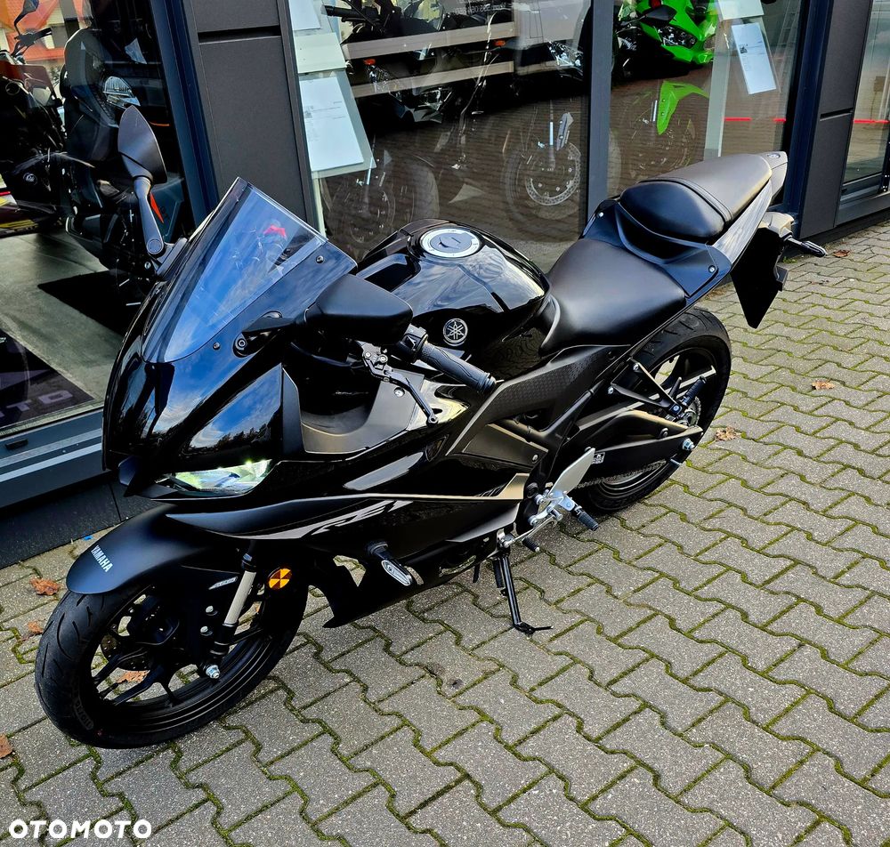 Yamaha R3 - 25