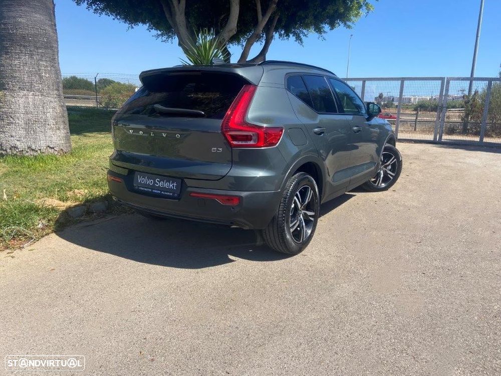 Volvo XC 40 2.0 B3 Plus Dark - 29