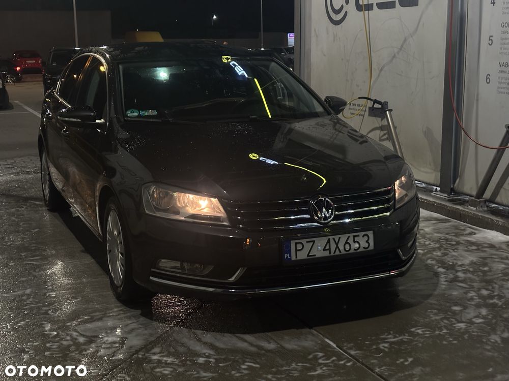 Volkswagen Passat - 1