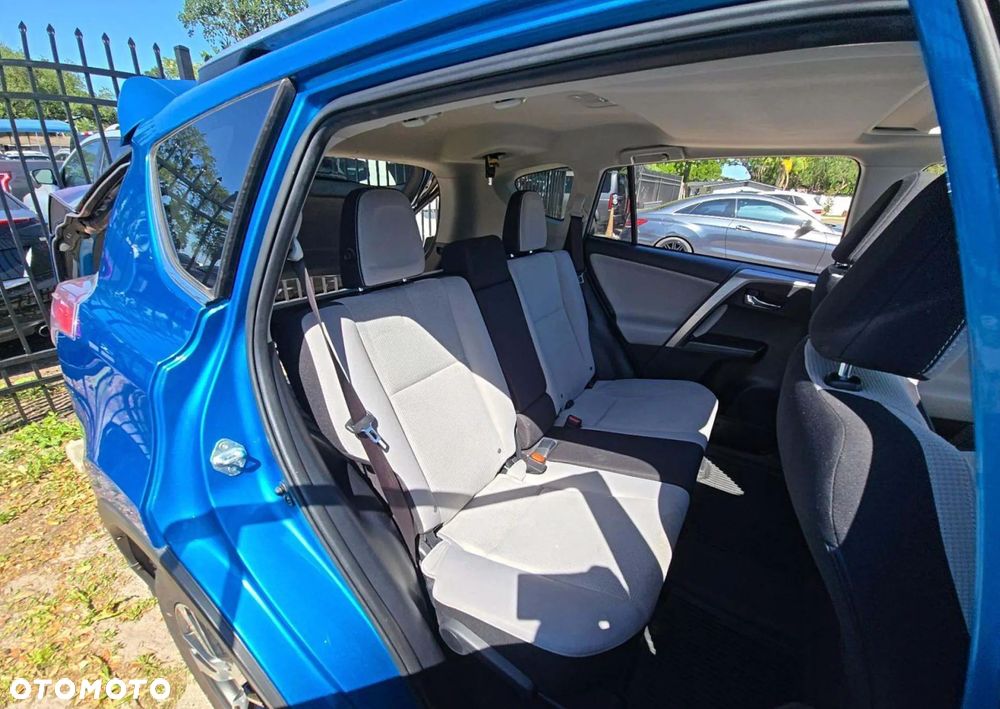 Toyota RAV4 - 10