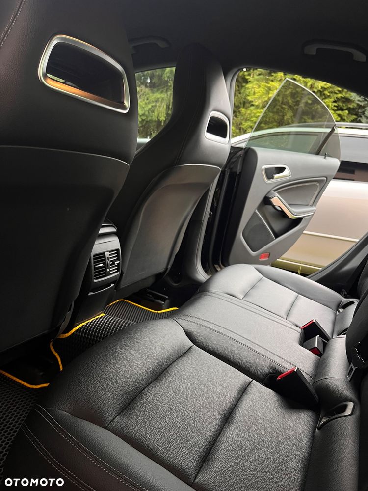 Mercedes-Benz CLA 250 4Matic 7G-DCT Sport - 17