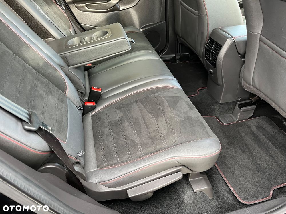 Ford Kuga 1.5 EcoBoost 2x4 ST-Line - 23