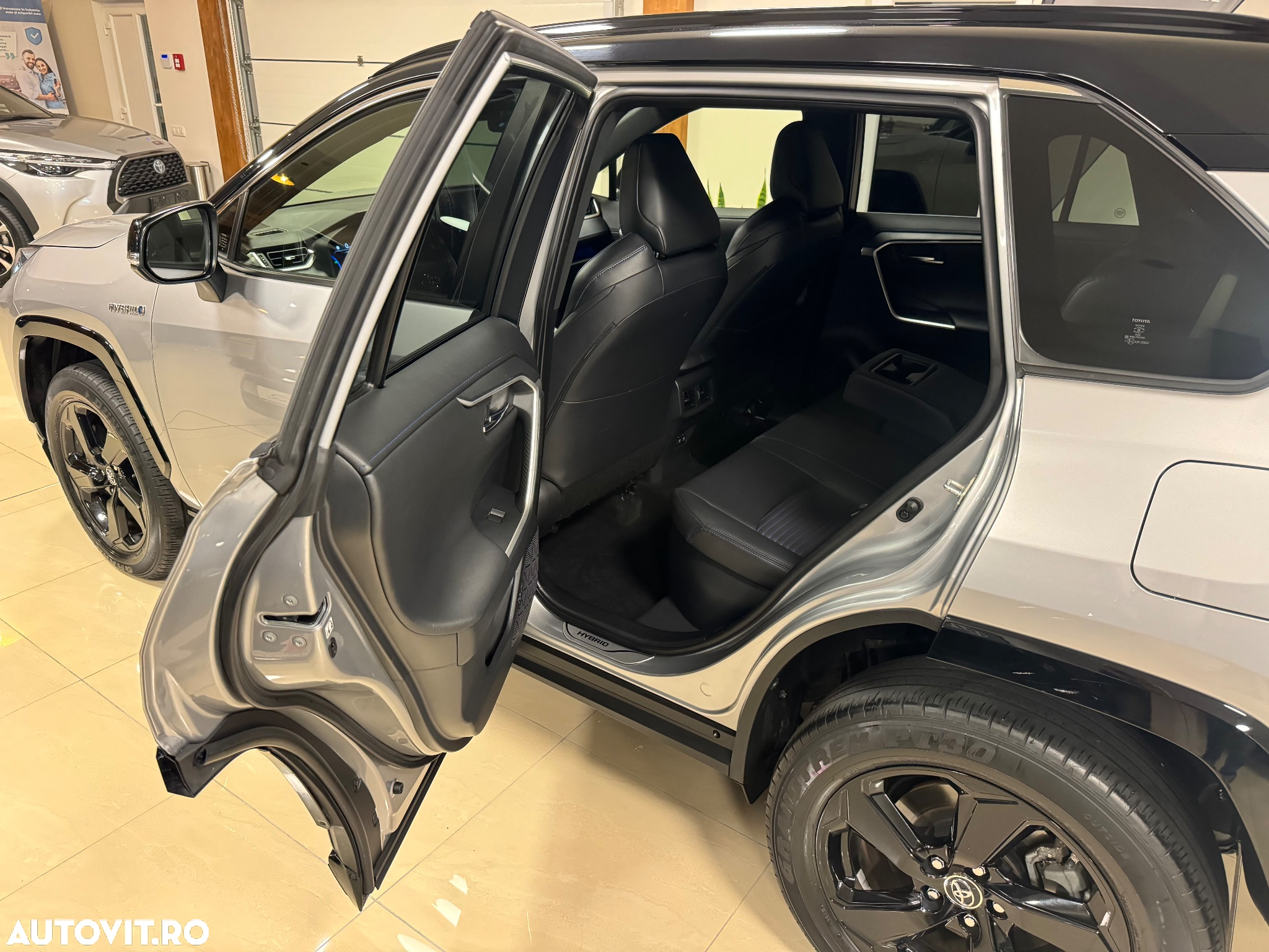 Toyota RAV4 2.5 4x4 Hybrid Team Deutschland - 8