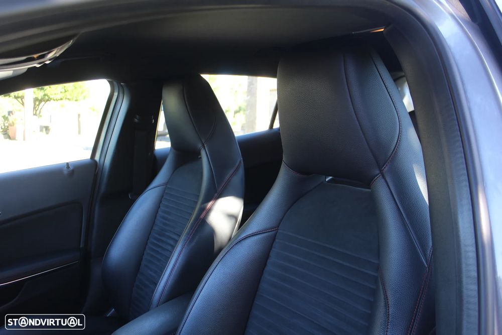 Mercedes-Benz GLA 220 CDi AMG Line 4-Matic - 13