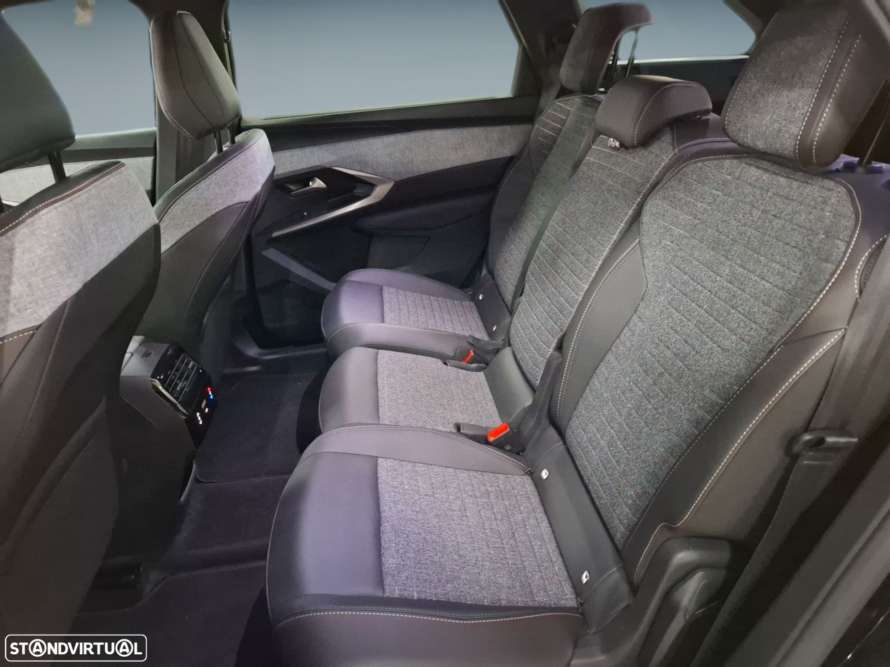 Peugeot E-5008 73 kWh Allure - 14