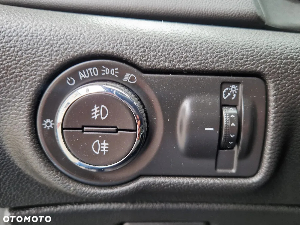 Opel Astra IV 1.6 CDTI Cosmo - 18