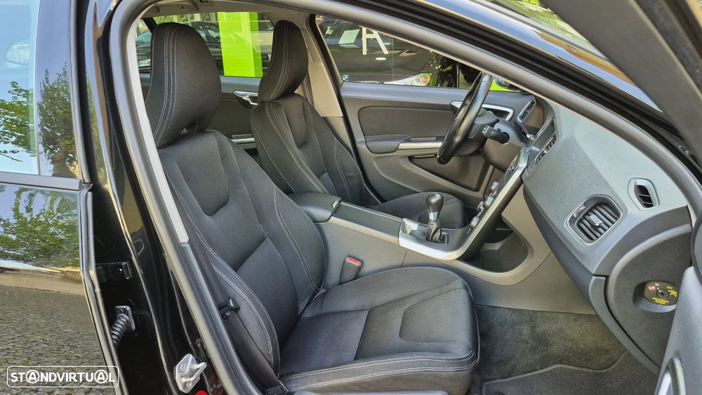 Volvo V60 D2 Kinetic - 13