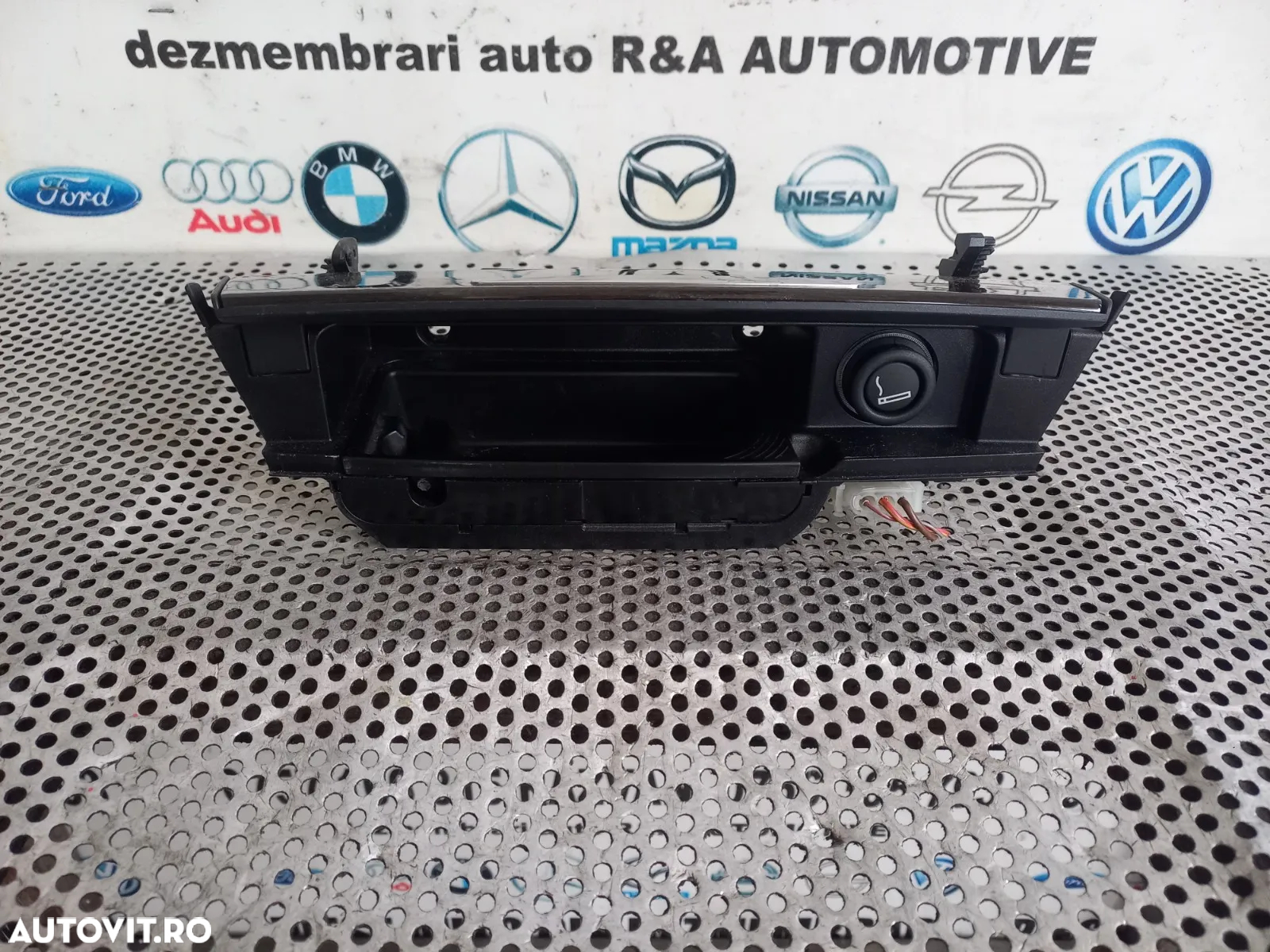 Scrumiera Bmw Seria 7 F01 F02 Scrumiera Lemn Mahon Bmw Seria 7 F01 F02 Volan Stanga Impecabila Dezm - 4