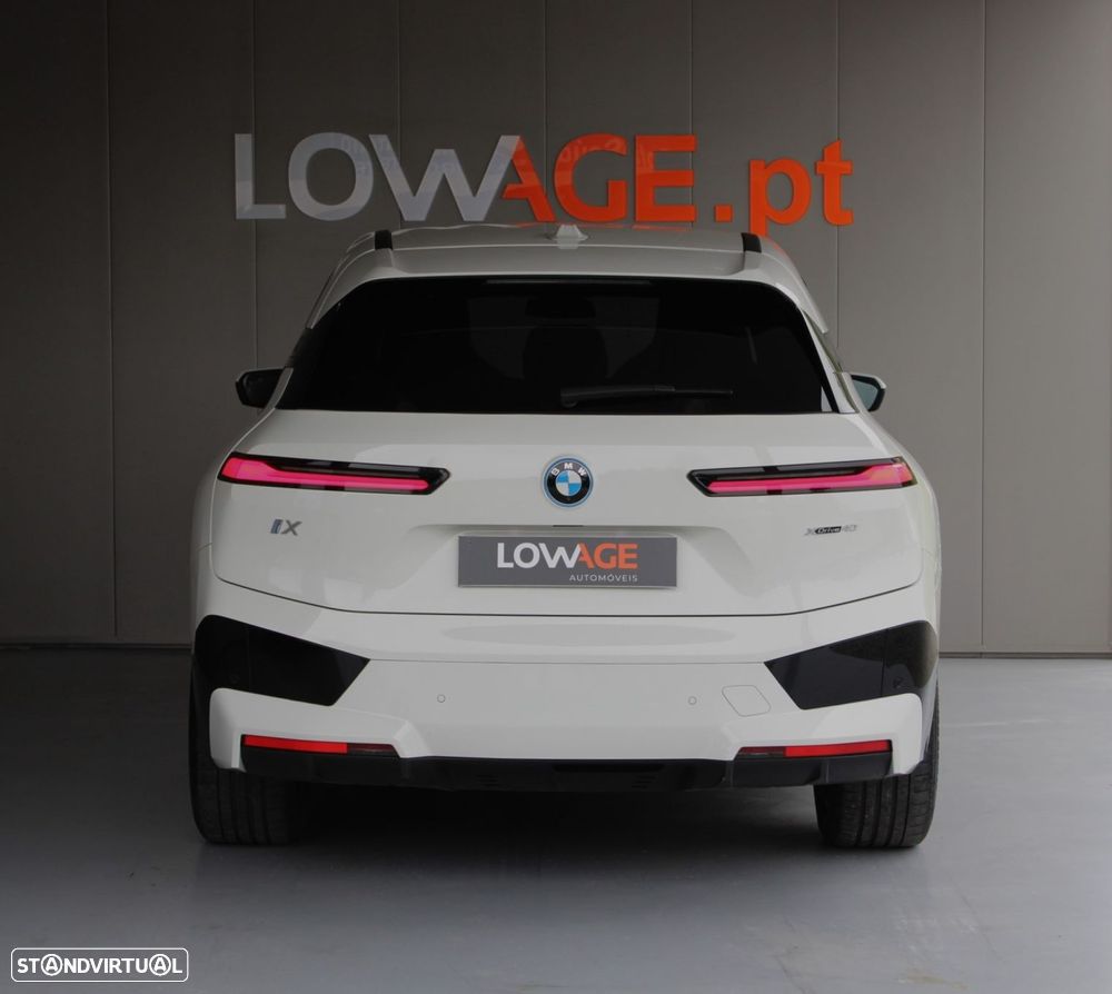 BMW iX xDrive 40 - 24