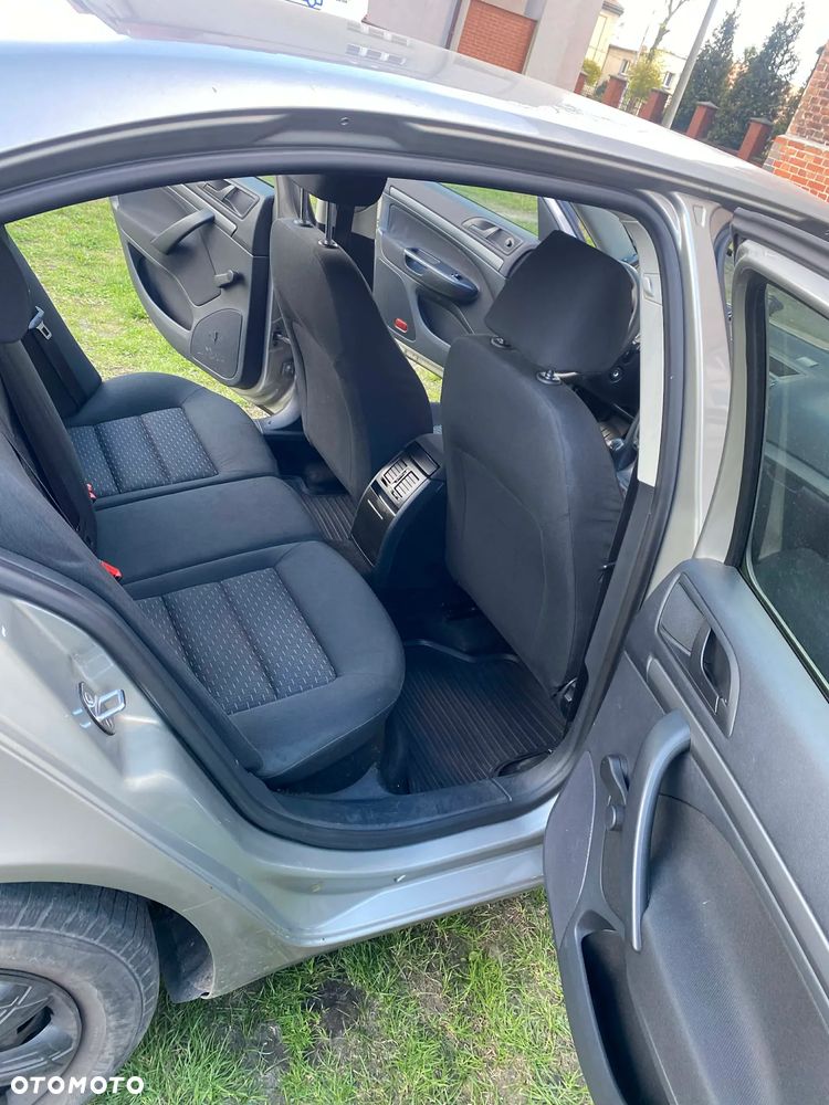 Skoda Octavia 1.6 Tour - 5
