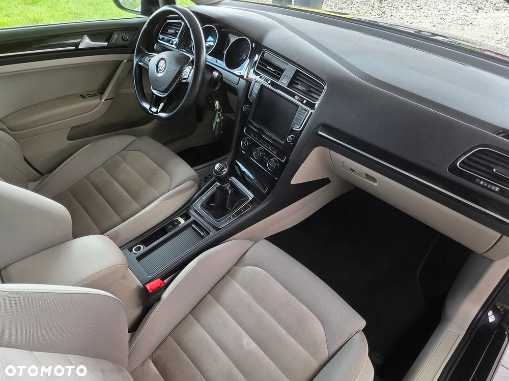 Volkswagen Golf - 27