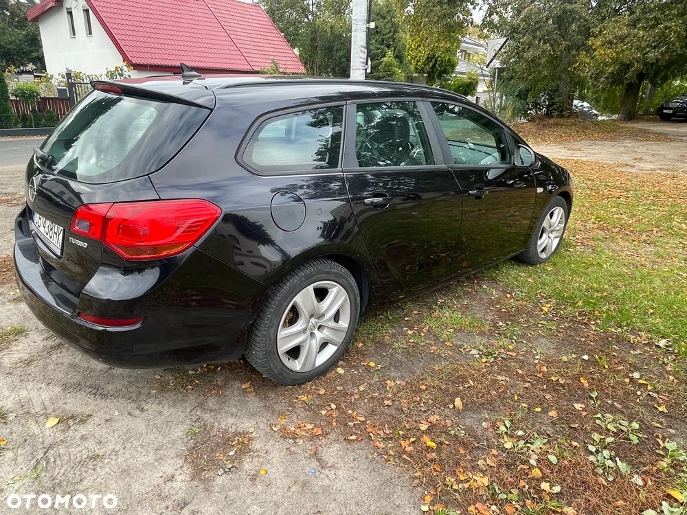 Opel Astra 2011 photo 3
