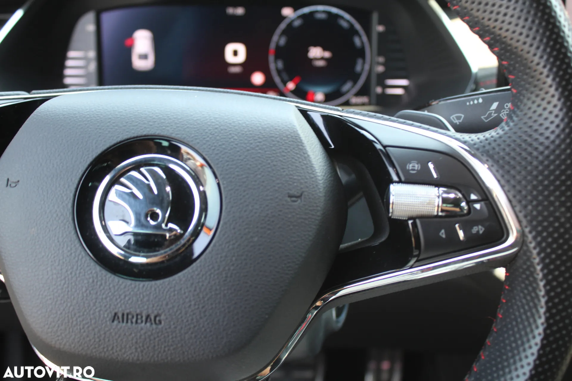 Skoda Octavia 2.0 TSI DSG RS - 6