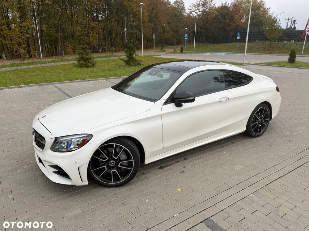 Mercedes-Benz C300 Coupe 2023 photo 4