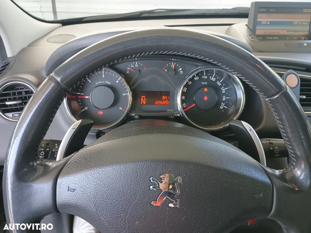 Peugeot 3008 1.6 HDI FAP BVMP6 Confort Pack - 13