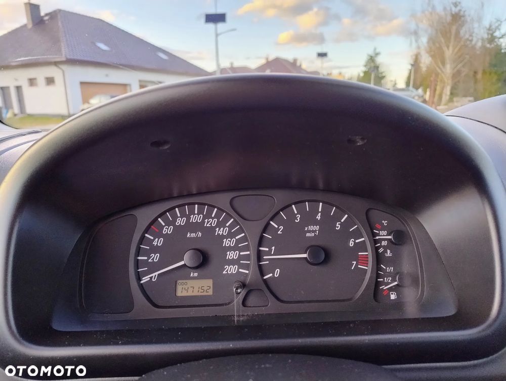 Opel Agila 1.2 16 V - 11