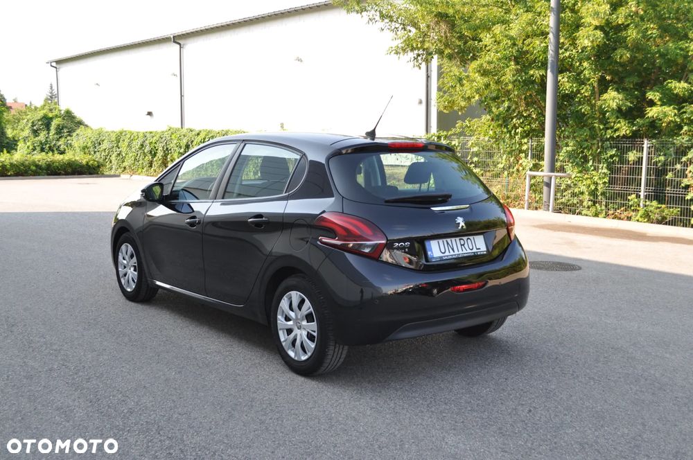 Peugeot 208 - 10