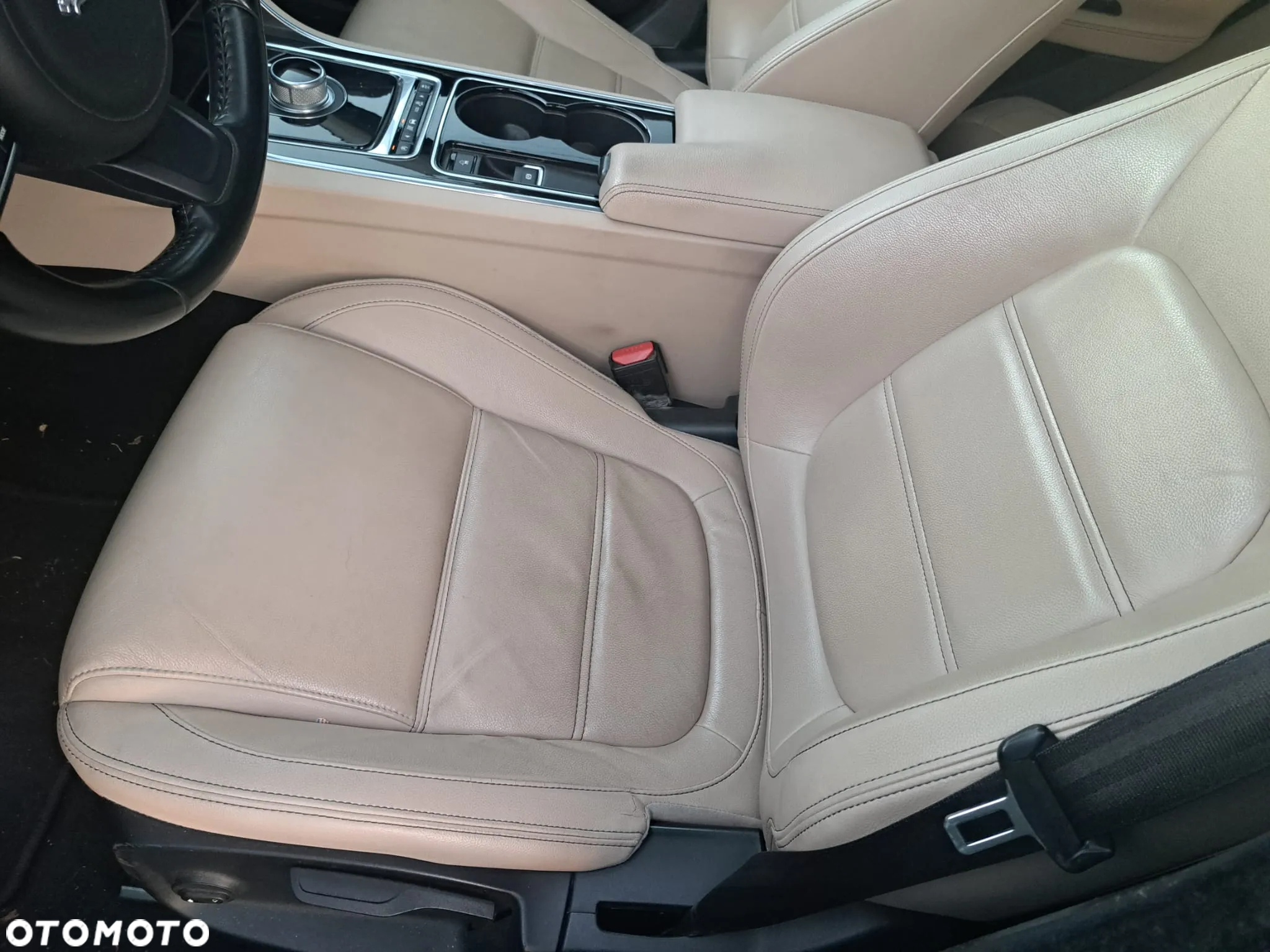 Jaguar XE 2.0 D Prestige - 13