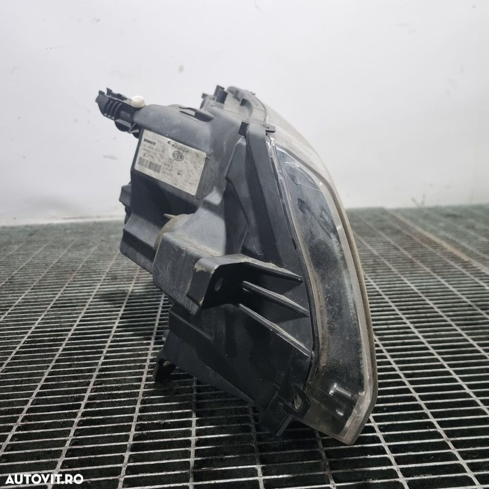 Far Stanga Dacia Sandero 2 2012 - 2016 Hatchback 4 Usi (1424) Fara xenon - 2